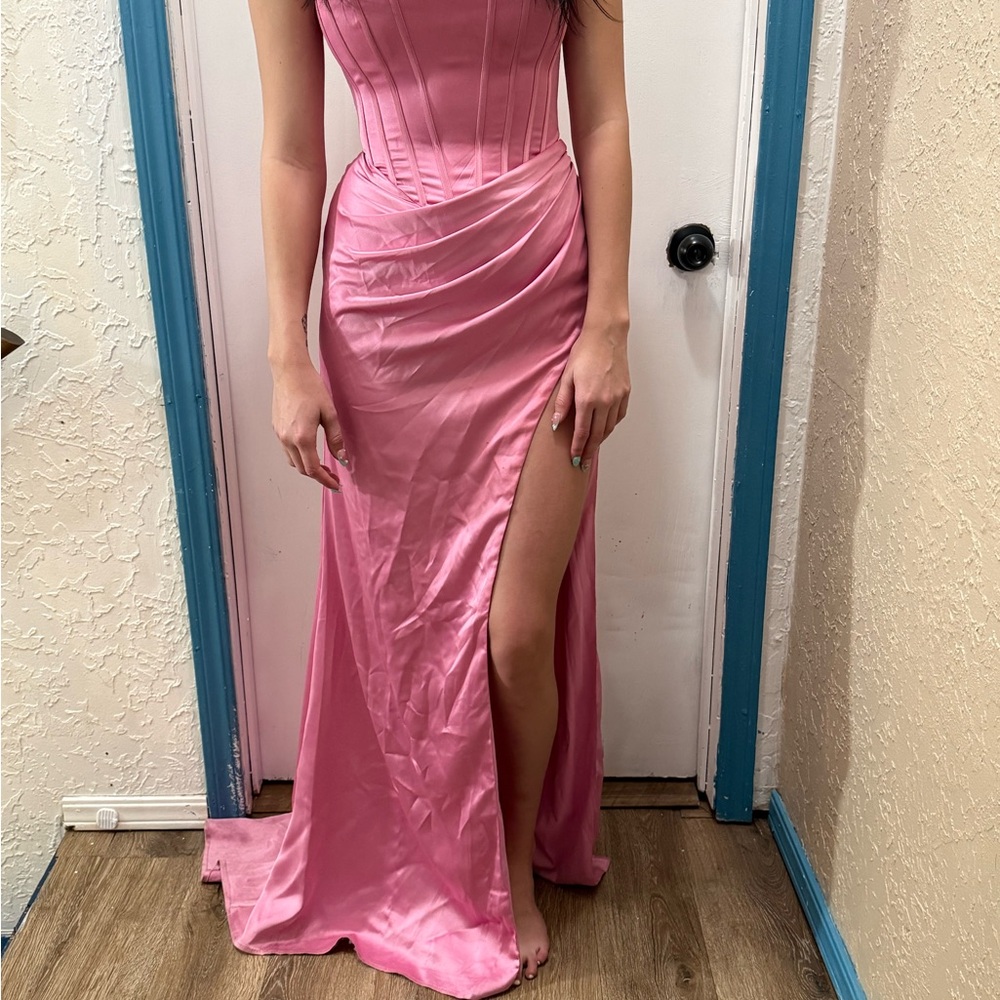 Elegant Pink Satin Corset Evening Dress with Thigh Slit